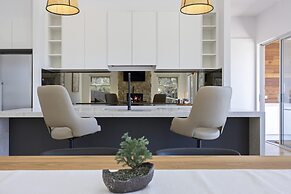 Saltwood Coastal Hamptons Luxe With Pool