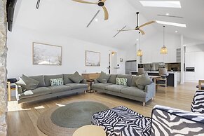 Saltwood Coastal Hamptons Luxe With Pool