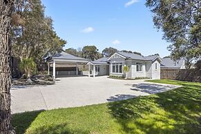 Saltwood Coastal Hamptons Luxe With Pool