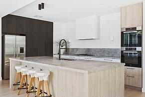 Midnight Sands Luxe Beachside Designer With Pool