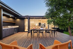 Midnight Sands Luxe Beachside Designer With Pool