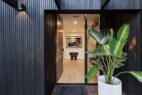 Midnight Sands Luxe Beachside Designer With Pool