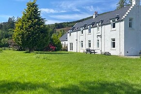 Spacious Argyll Farmhouse in an Idyllic Setting