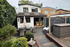 3 Bed-sleeps 6-hot Tub-pet Friendly-parking