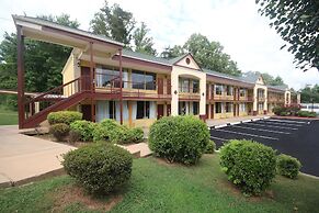 Knights Inn Pilot Mountain