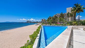 3BR with Private Pool on the Ocean