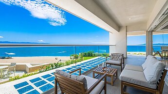 3BR with Private Pool on the Ocean