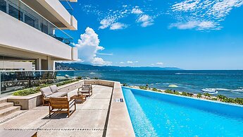 3BR with Private Pool on the Ocean