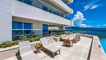3BR with Private Pool on the Ocean