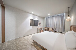 Giant Hotel