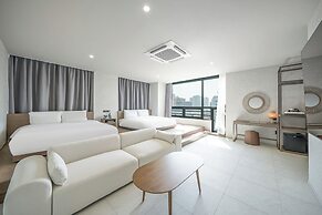 Giant Hotel