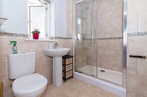 Elegant Ludlow Haven: 4Bed Ultimate Tranquility