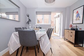 Elegant Ludlow Haven: 4Bed Ultimate Tranquility