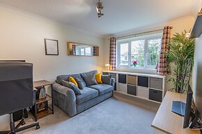 Chic Flat In Woolston: Nr Southampton City Centre