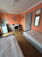 2-Rent Group Hostel Rooms AUB162