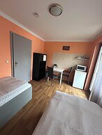 2-Rent Group Hostel Rooms AUB162