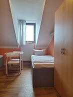 2-Rent Group Hostel Rooms AUB162