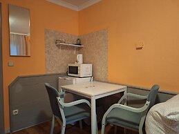 2-Rent Group Hostel Rooms AUB162