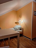 2-Rent Group Hostel Rooms AUB162