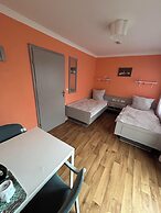 2-Rent Group Hostel Rooms AUB162