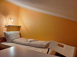 2-Rent Group Hostel Rooms AUB162