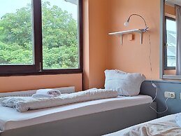 2-Rent Group Hostel Rooms AUB162