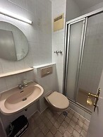 2-Rent Group Hostel Rooms AUB162