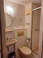 2-Rent Group Hostel Rooms AUB162