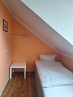2-Rent Group Hostel Rooms AUB162