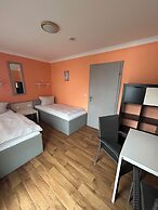 2-Rent Group Hostel Rooms AUB162