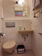 2-Rent Group Hostel Rooms AUB162