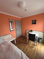 2-Rent Group Hostel Rooms AUB162