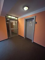 2-Rent Group Hostel Rooms AUB162