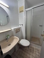 2-Rent Group Hostel Rooms AUB162