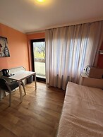 2-Rent Group Hostel Rooms AUB162