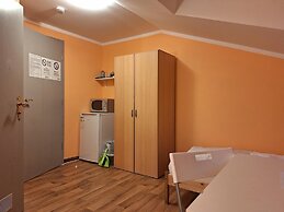 2-Rent Group Hostel Rooms AUB162