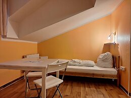 2-Rent Group Hostel Rooms AUB162