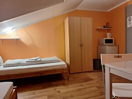 2-Rent Group Hostel Rooms AUB162