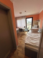 2-Rent Group Hostel Rooms AUB162