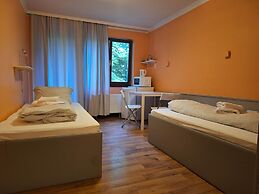 2-Rent Group Hostel Rooms AUB162