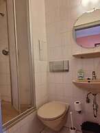 2-Rent Group Hostel Rooms AUB162