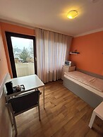 2-Rent Group Hostel Rooms AUB162