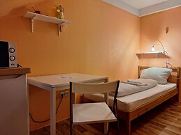 2-Rent Group Hostel Rooms AUB162