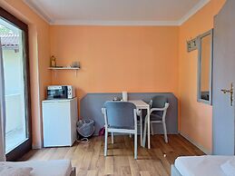 2-Rent Group Hostel Rooms AUB162