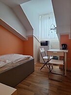 2-Rent Group Hostel Rooms AUB162