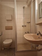 2-Rent Group Hostel Rooms AUB162