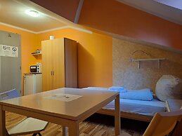 2-Rent Group Hostel Rooms AUB162