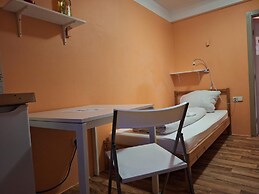2-Rent Group Hostel Rooms AUB162