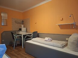 2-Rent Group Hostel Rooms AUB162