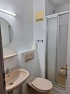 2-Rent Group Hostel Rooms AUB162